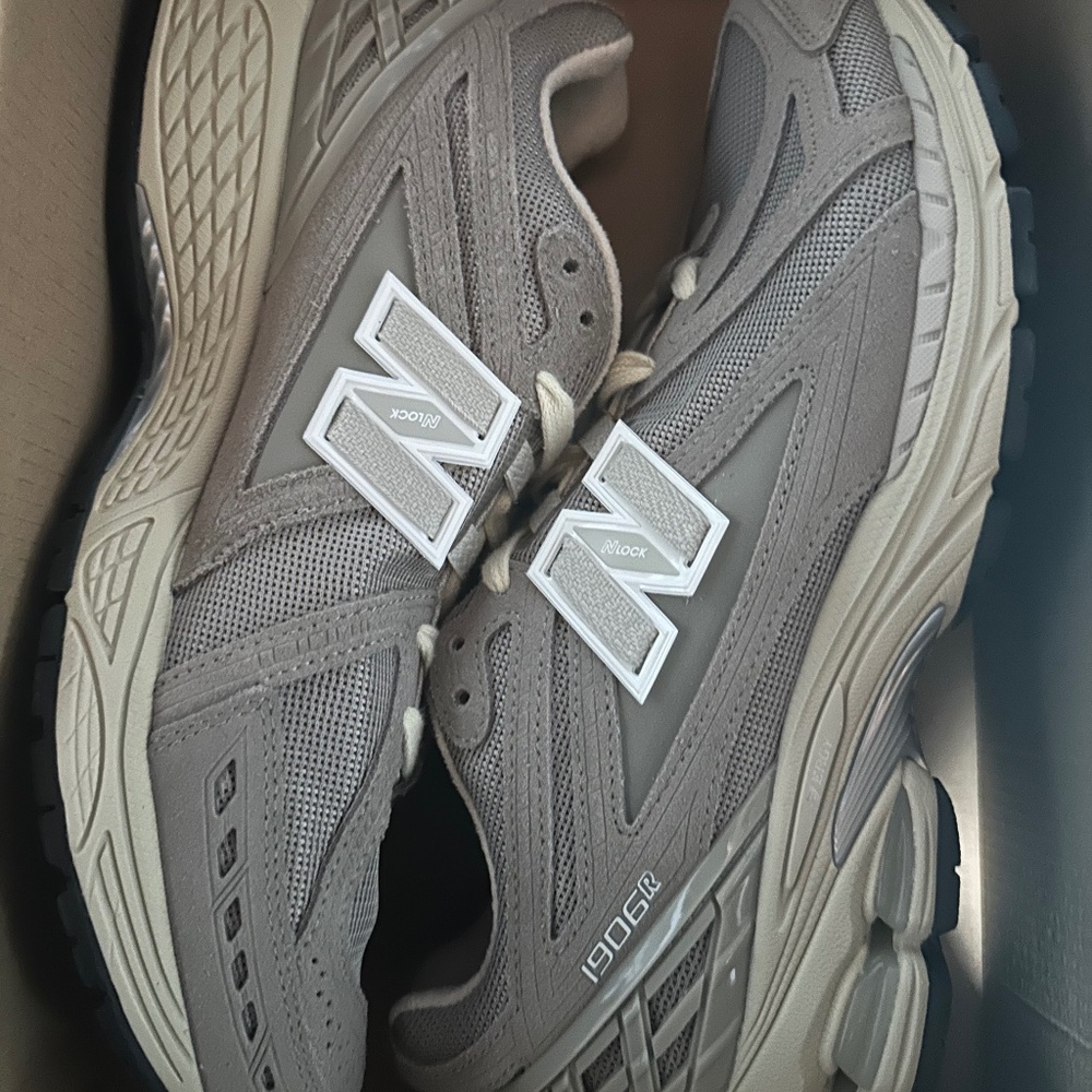 New Balance 1906R size 9.5 beige tan light brown versatile M1096RL